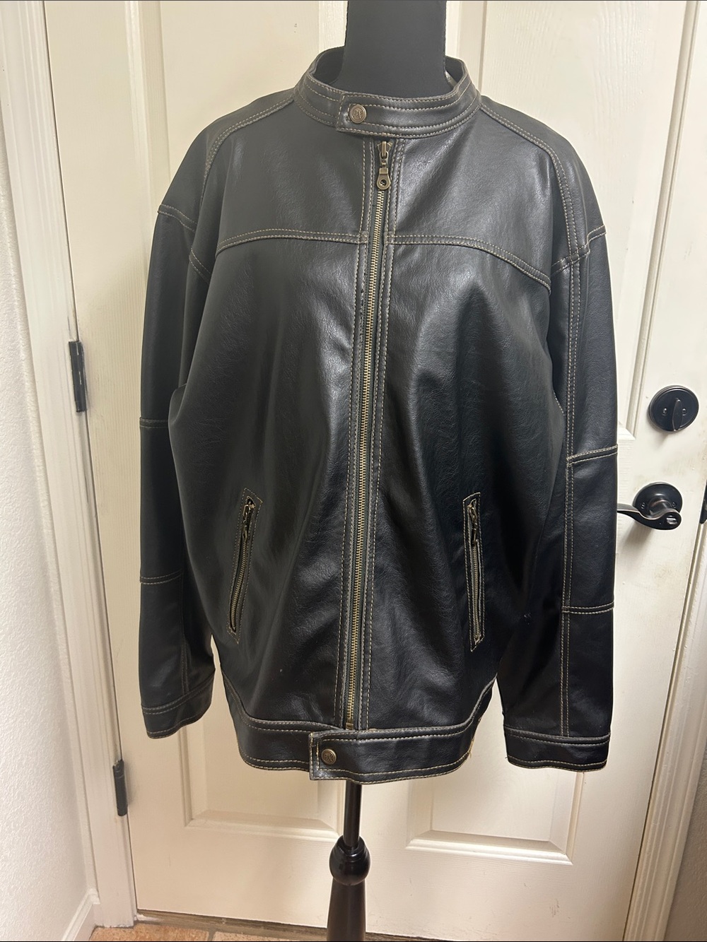PX Genuine black jacket featuring a minimalist café racer aesthetic. Large - Picture 1 of 13